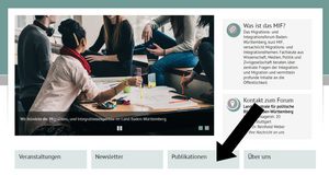 Der Pfeil zeigt auf die die verschiedenen Bereiche der Internet·seite.